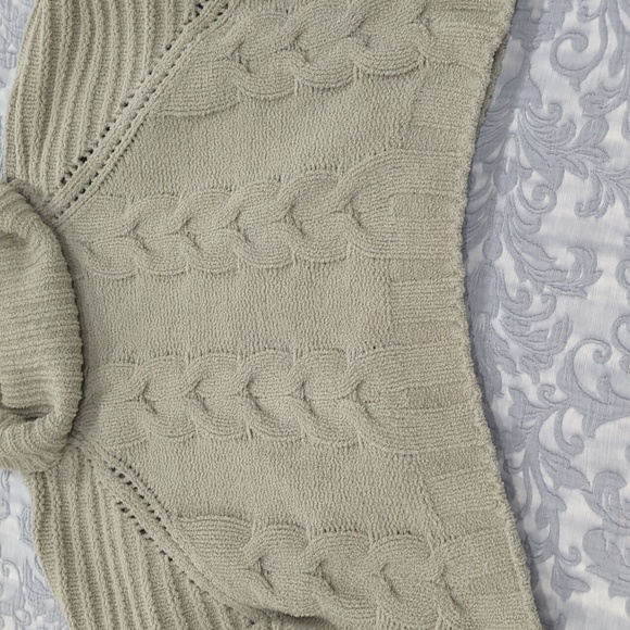 Loose Turtleneck Sweater - Sage Green - Size X Small - Moon & Madison - Picture 6 of 6